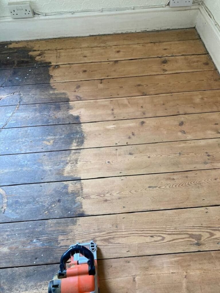 Pulizia pavimento legno con lamatura